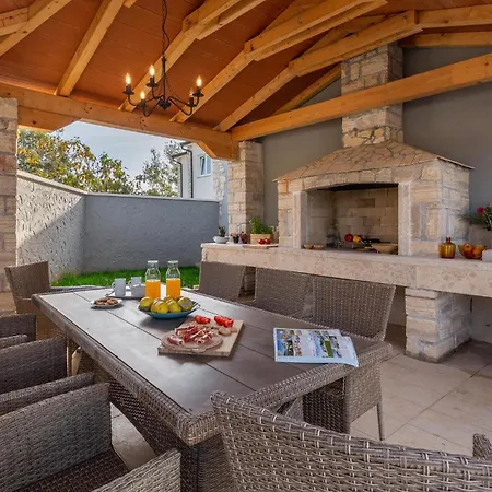 Amazing In Mihatovici Ferienhaus *