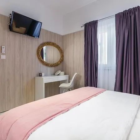 4 Bedroom Cozy In Mihatovici Holiday home