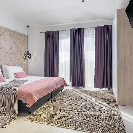 Holiday home 4 Bedroom Cozy In Mihatovici