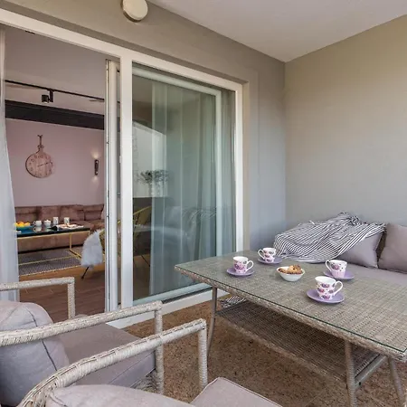 Holiday home 4 Bedroom Cozy In Mihatovici